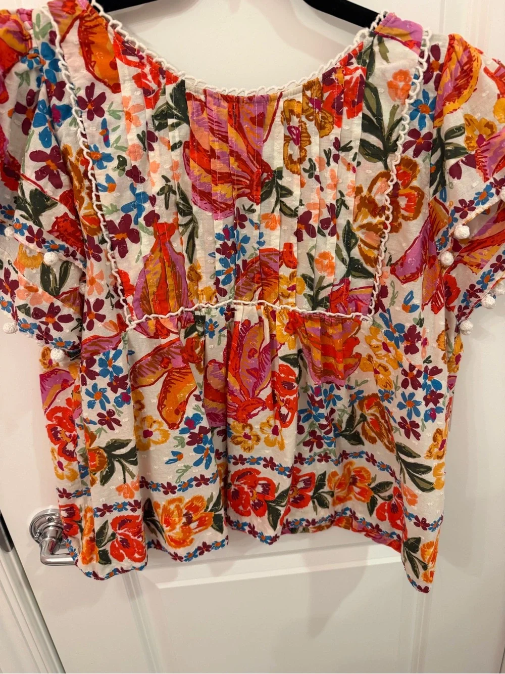 FARM RIO Spring Bananas pintuck blouse with vibrant floral print size Large - Picture 6 of 8